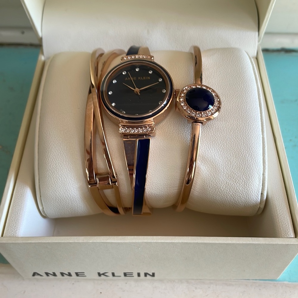 Beautiful brand new Anne Klein watch and bracelet